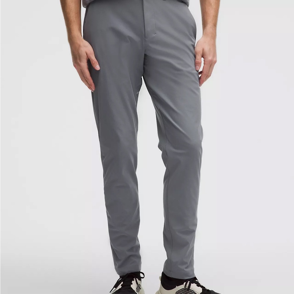 Men’s ABC Classic-Fit Trouser 32L
Warpstreme. 33/30.